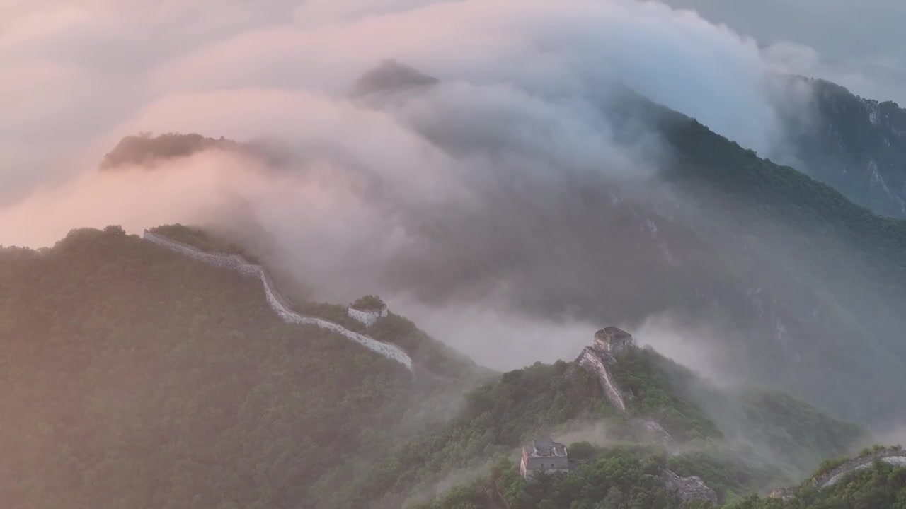 20240520箭扣长城雨后日出云海视频素材