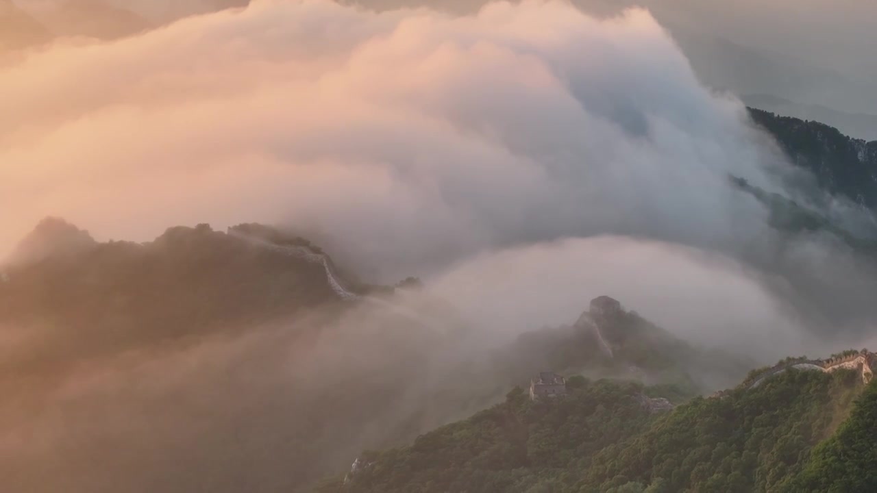 20240520箭扣长城雨后日出云海视频素材