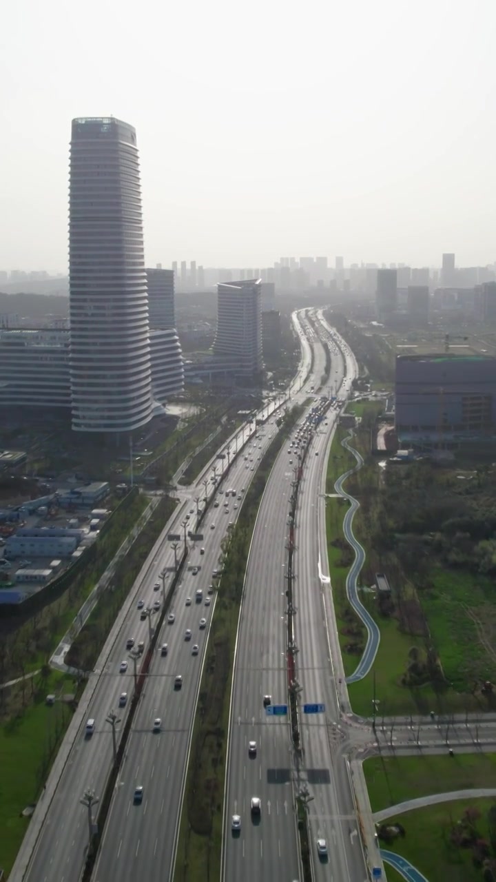 武汉市高新四路航拍垂直画幅视频素材