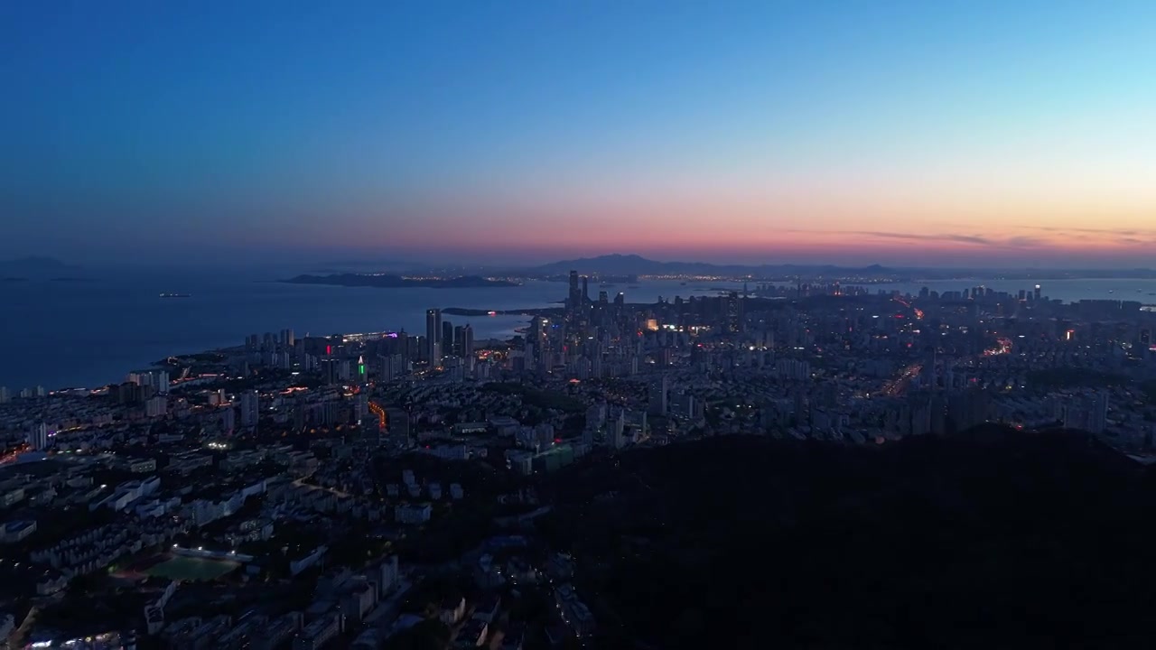 中国山东青岛城市夜景航拍延时视频素材