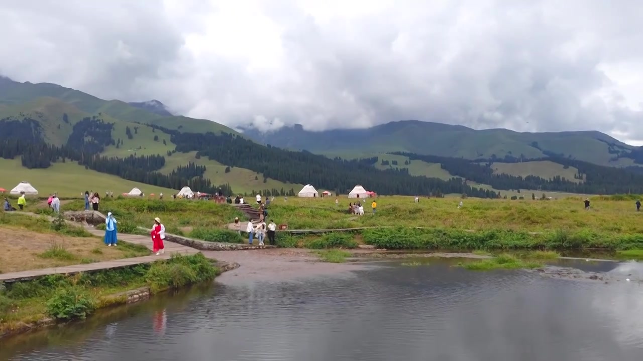 新疆伊犁那拉提草原风光山川风景全景视频素材