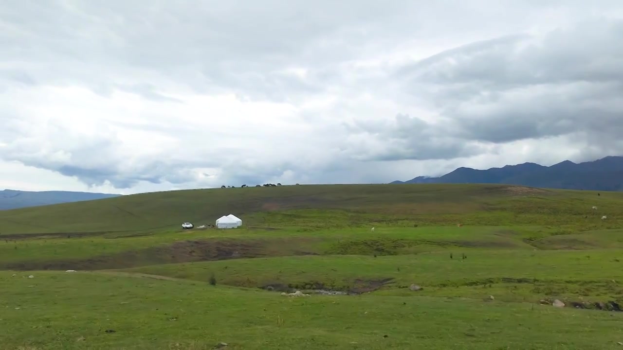 新疆伊犁那拉提草原风光山川风景全景视频下载