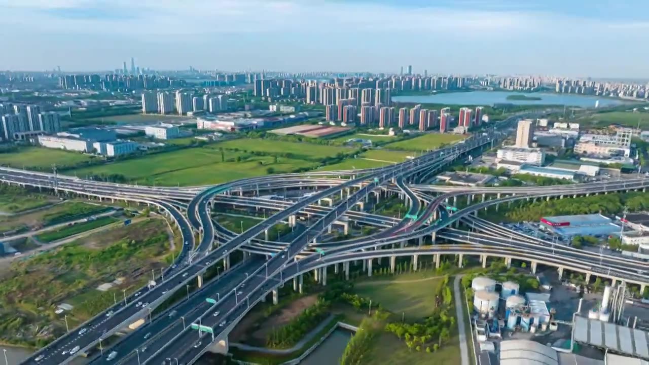 苏州尹山湖立交城市风景立交桥汽车行驶航拍延时视频素材