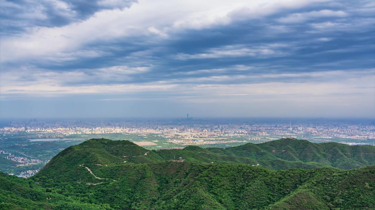 北京西山遥望海淀区绿色城市风光风云变幻视频素材