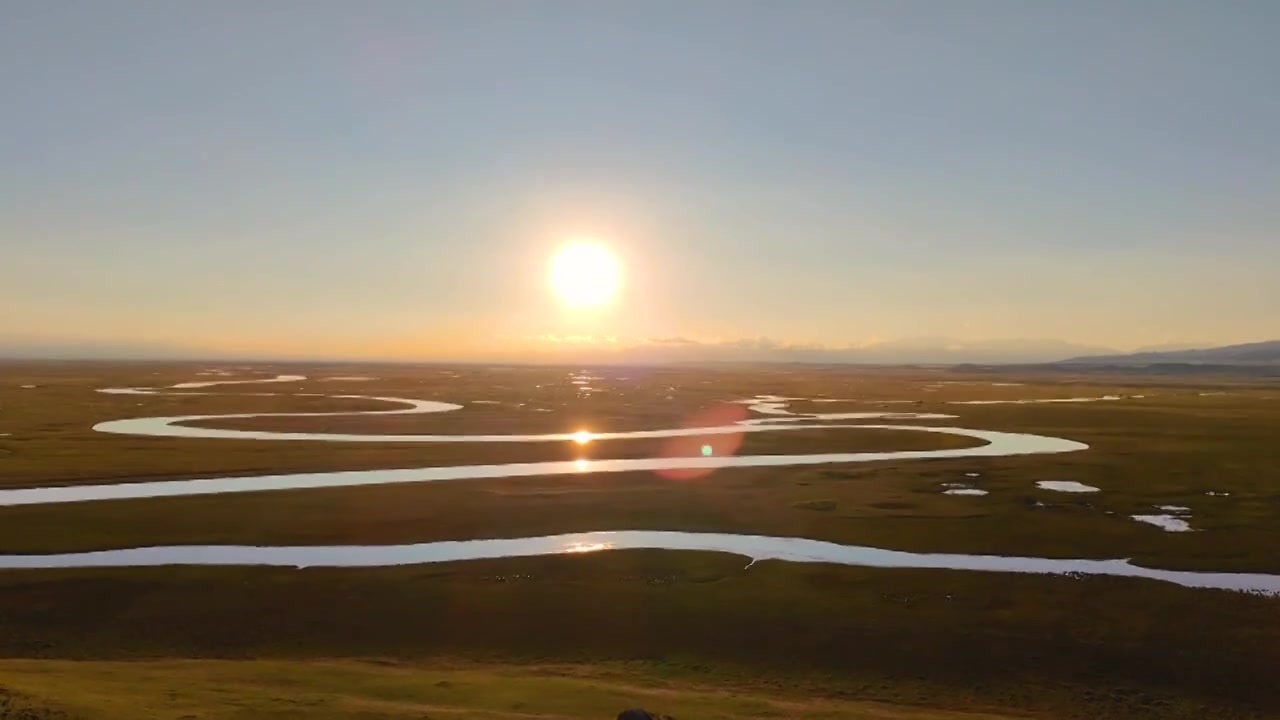 新疆巴音布鲁克日落夕阳九曲十八弯风光视频素材