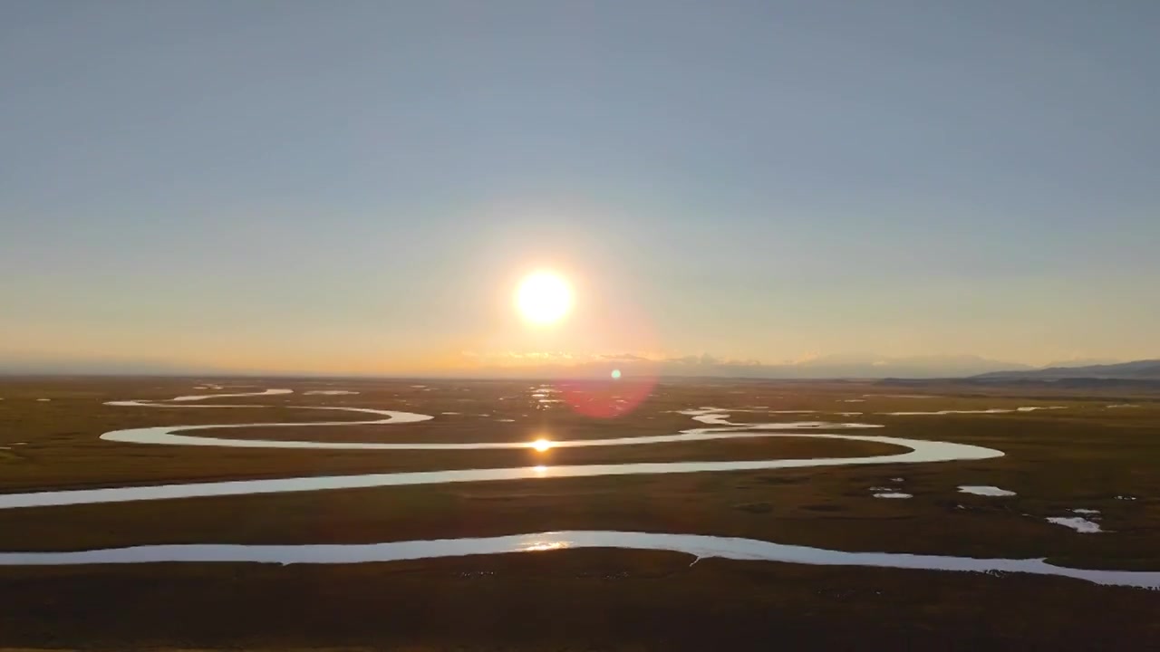 新疆巴音布鲁克日落夕阳九曲十八弯风光视频素材