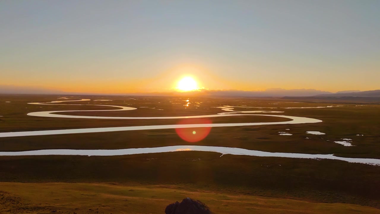 新疆巴音布鲁克日落夕阳九曲十八弯风光视频下载