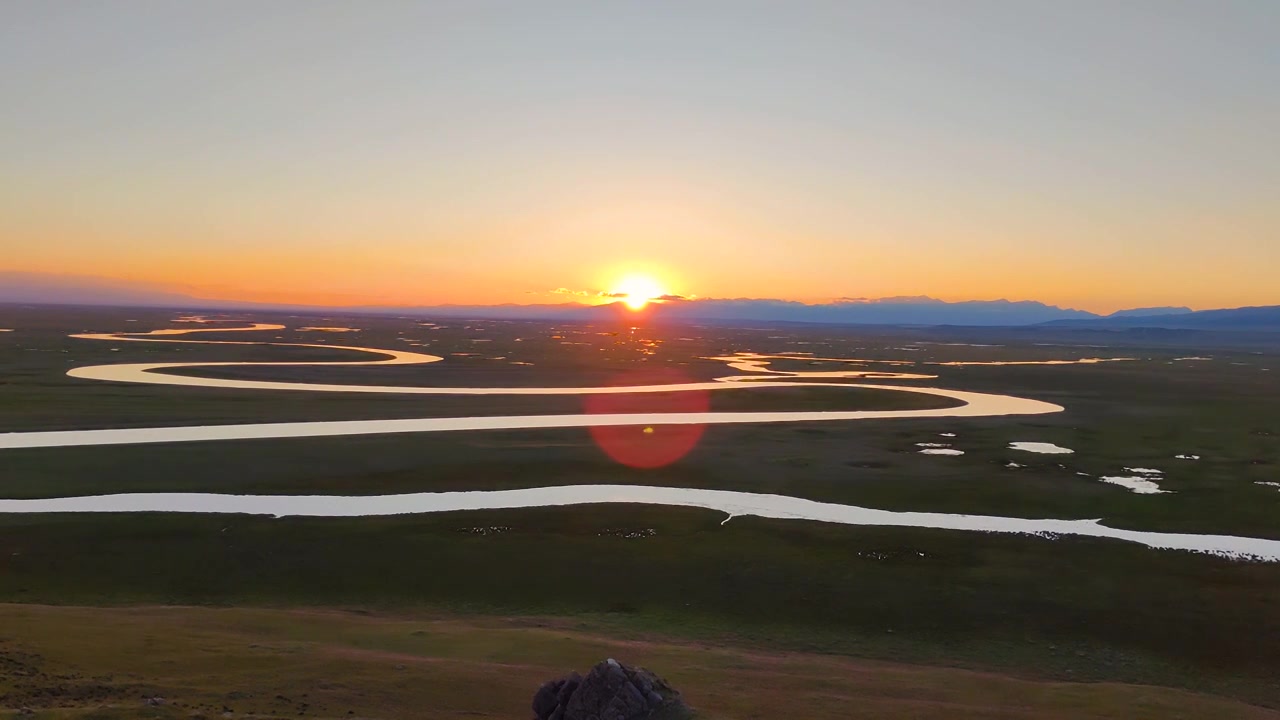 新疆巴音布鲁克日落夕阳九曲十八弯风光视频下载