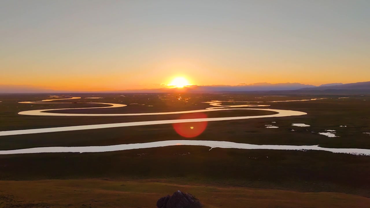 新疆巴音布鲁克日落夕阳九曲十八弯风光视频下载