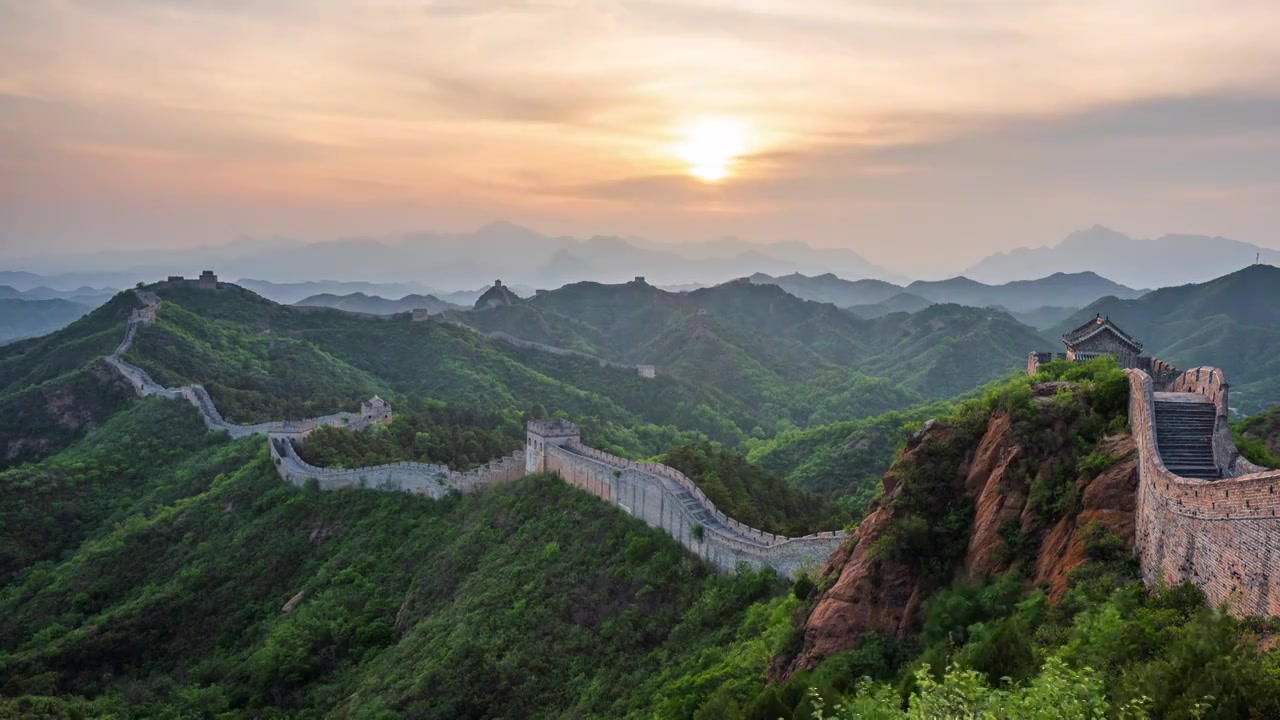 中国万里长城光照大地视频素材