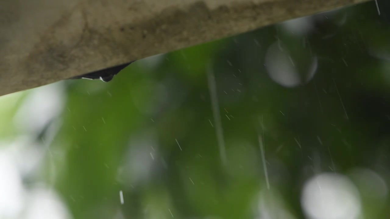 唯美屋檐雨滴空镜视频素材