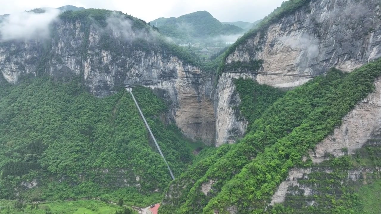 世界最长的建造难度最大的电梯：湖北恩施鹿院坪斜行观景电梯视频下载