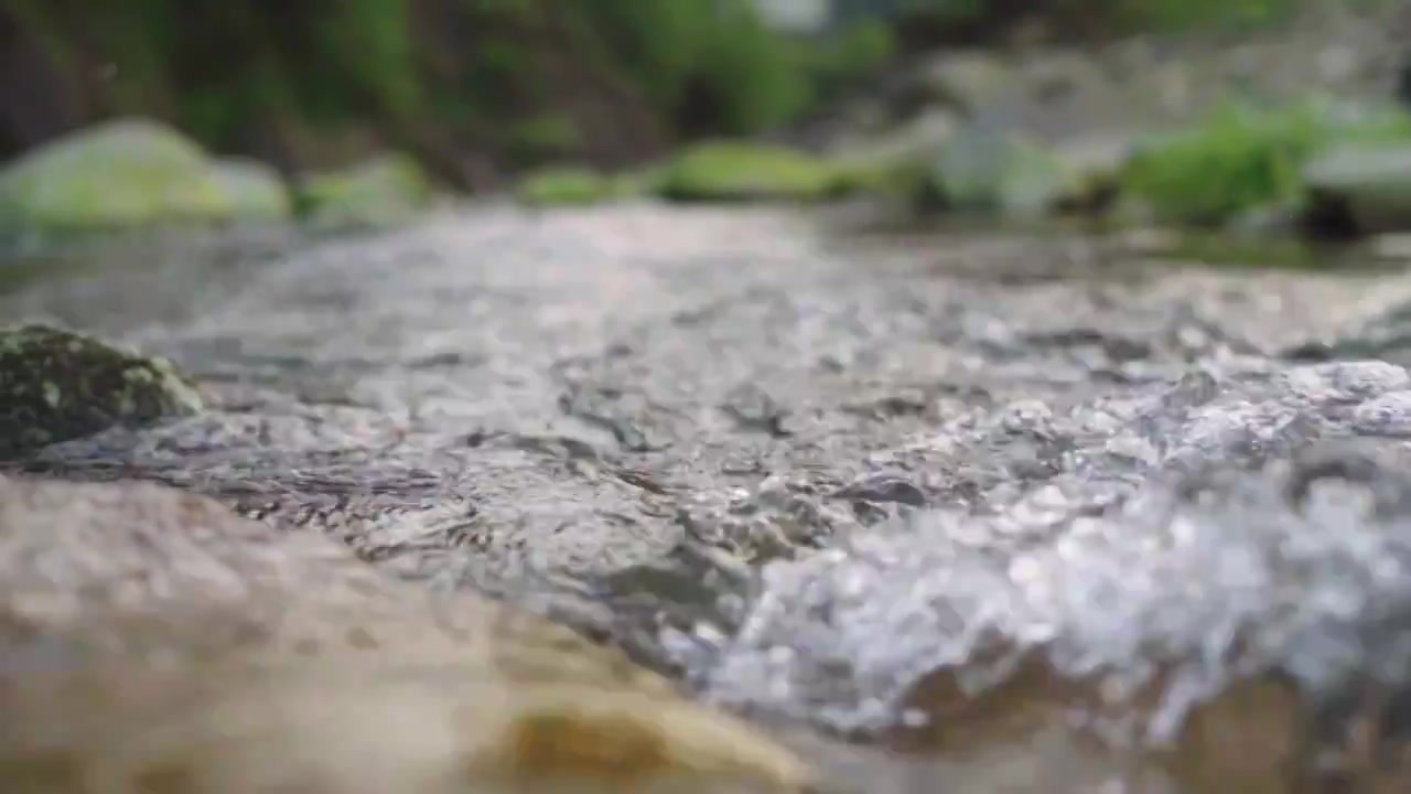 溪流河谷水质水源水资源矿泉水山泉水夏天视频素材