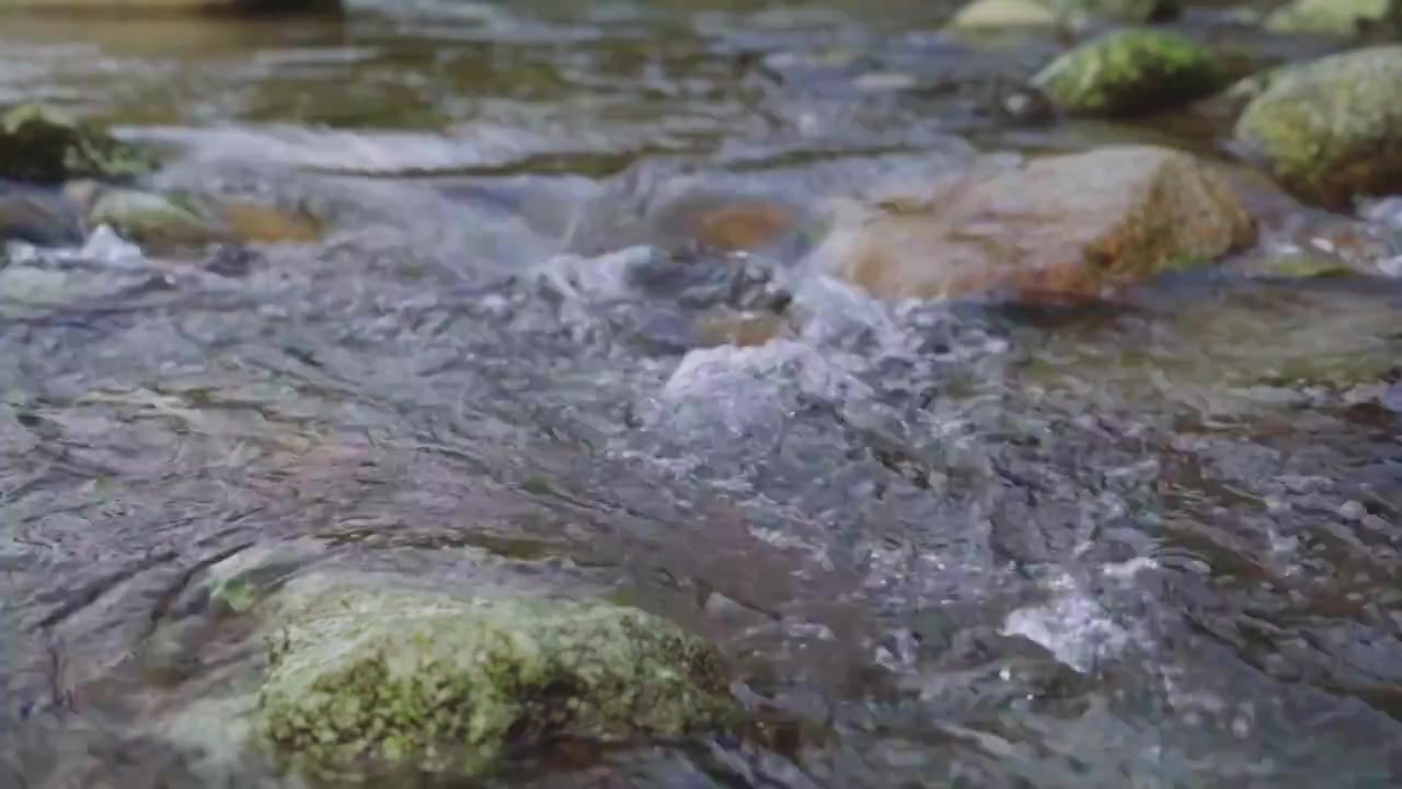 溪流河谷水质水源水资源矿泉水山泉水夏天视频素材