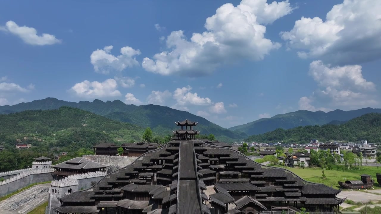 湖南湘西惹巴拉景区土家族古建筑群视频下载