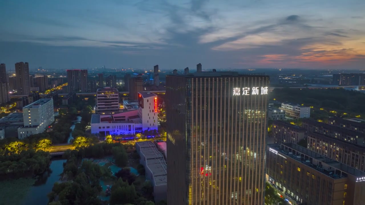 上海嘉定新城大厦夜景延时航拍视频素材