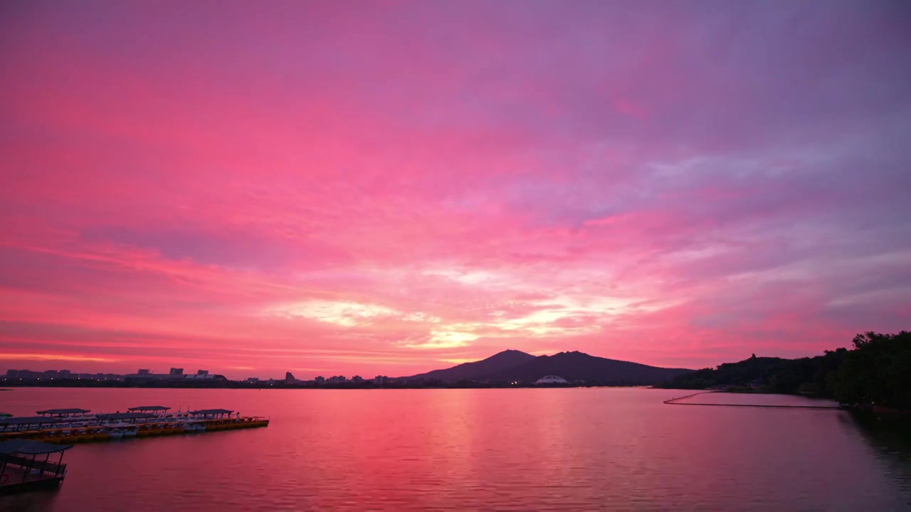 玄武湖朝霞火烧云视频素材