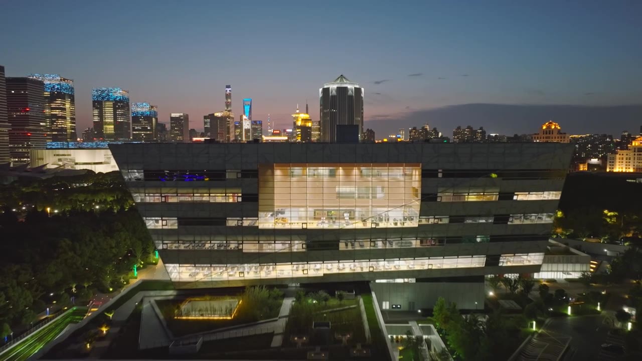 上海图书馆东馆夜景夜晚晚上航拍上海浦东视频素材