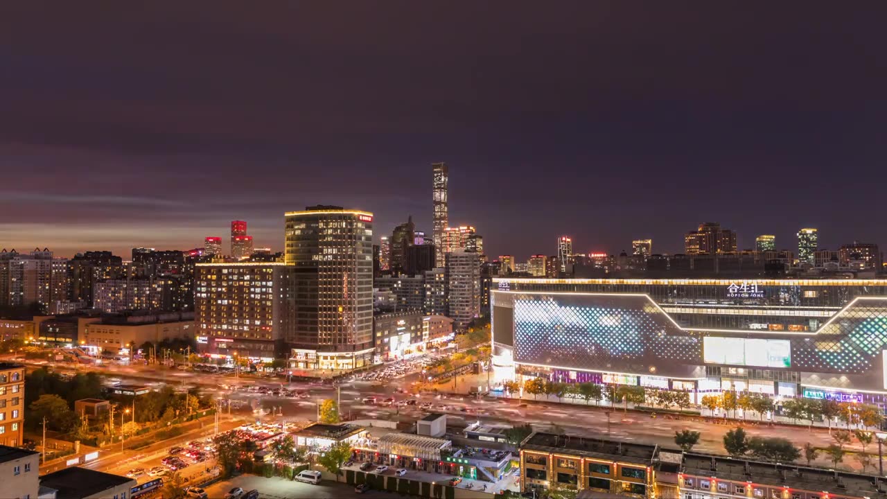 北京城市风光CBD国贸与合生汇夜景车流延时视频素材