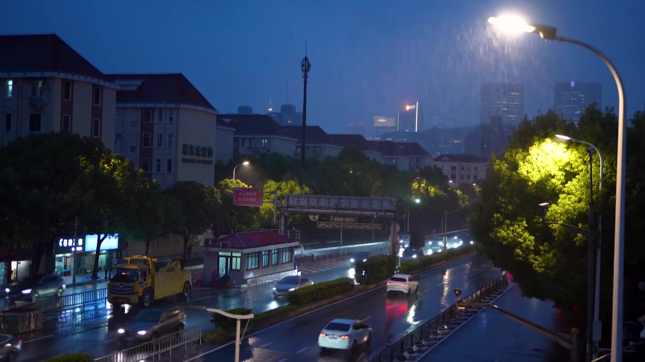 上海下雨天的夜晚视频素材