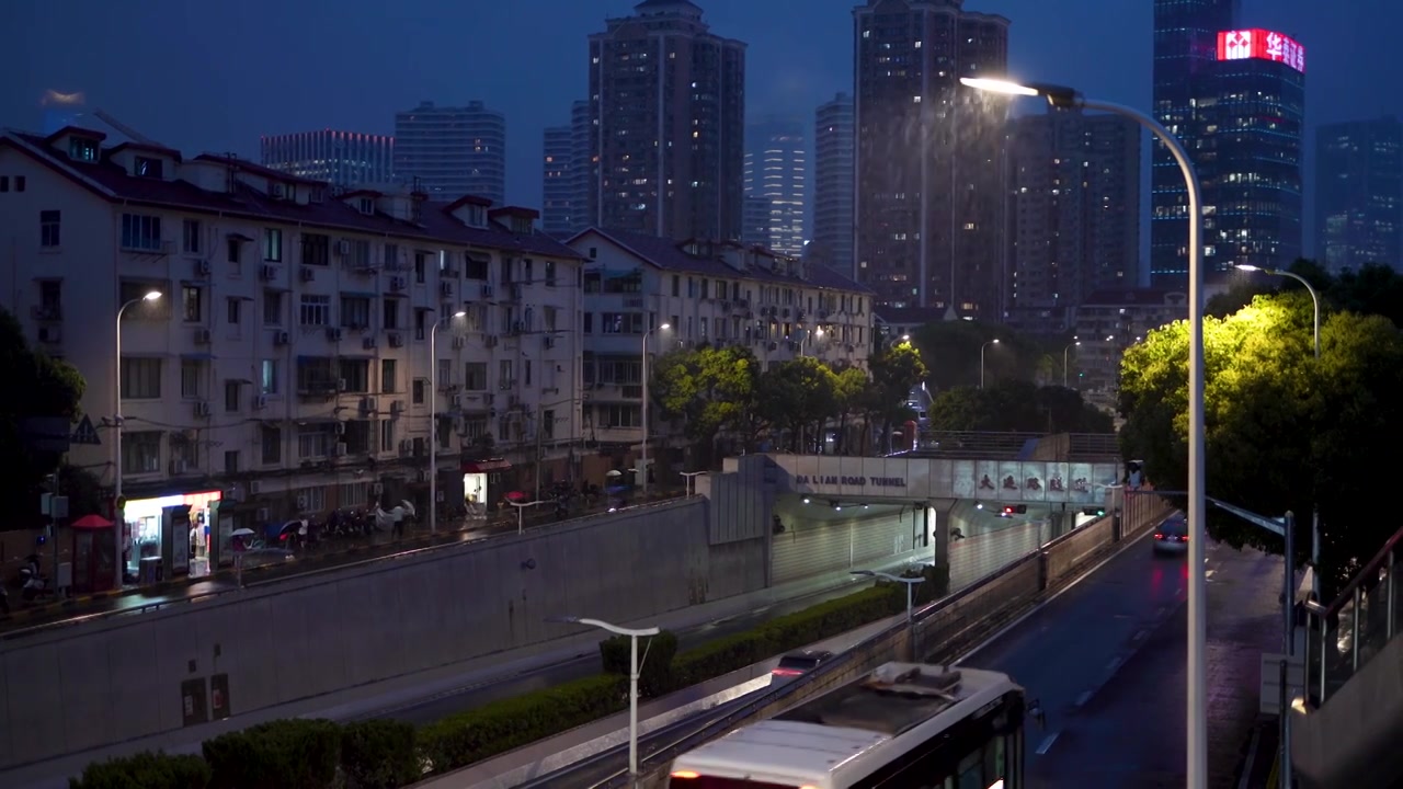 上海下雨天的夜晚视频素材