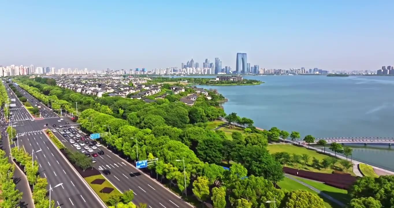 金鸡湖东方之门与城市道路视频素材