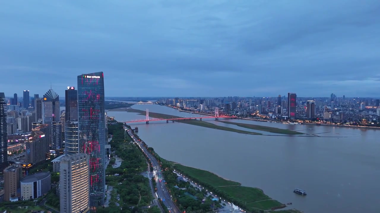 南昌八一大桥亮灯夜景视频素材