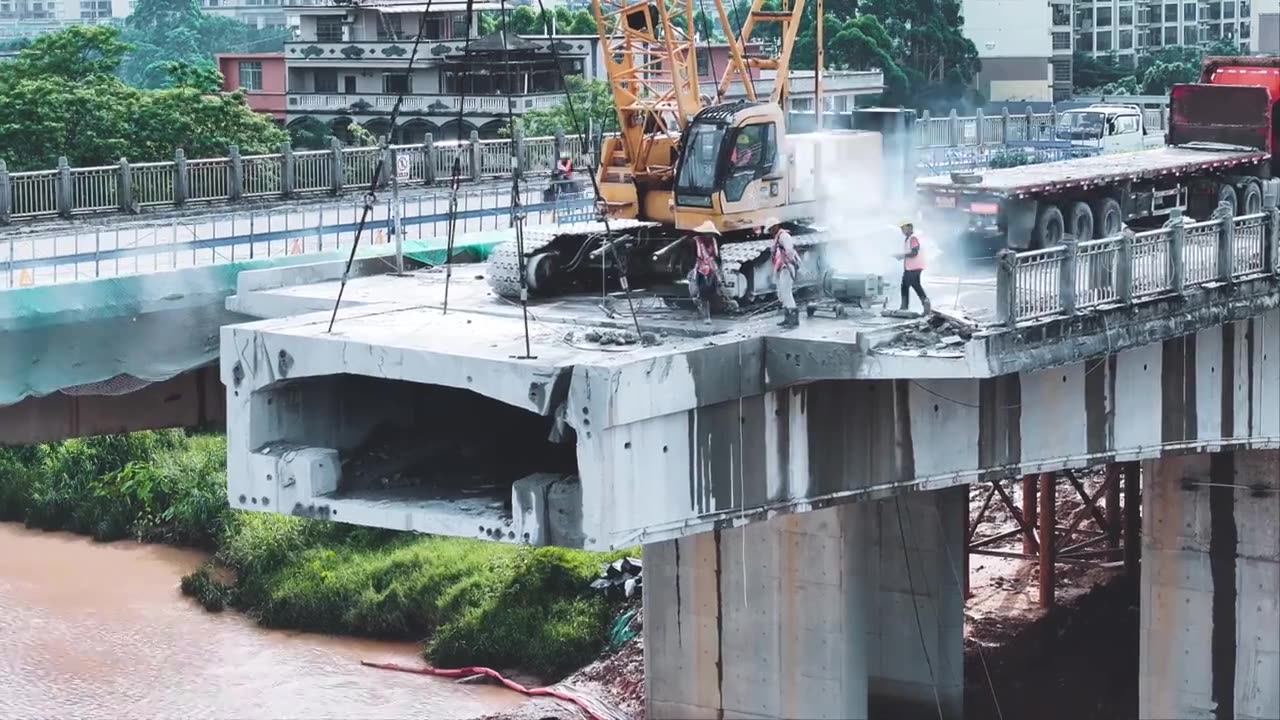 平陆运河钦江三桥旧桥拆除视频素材