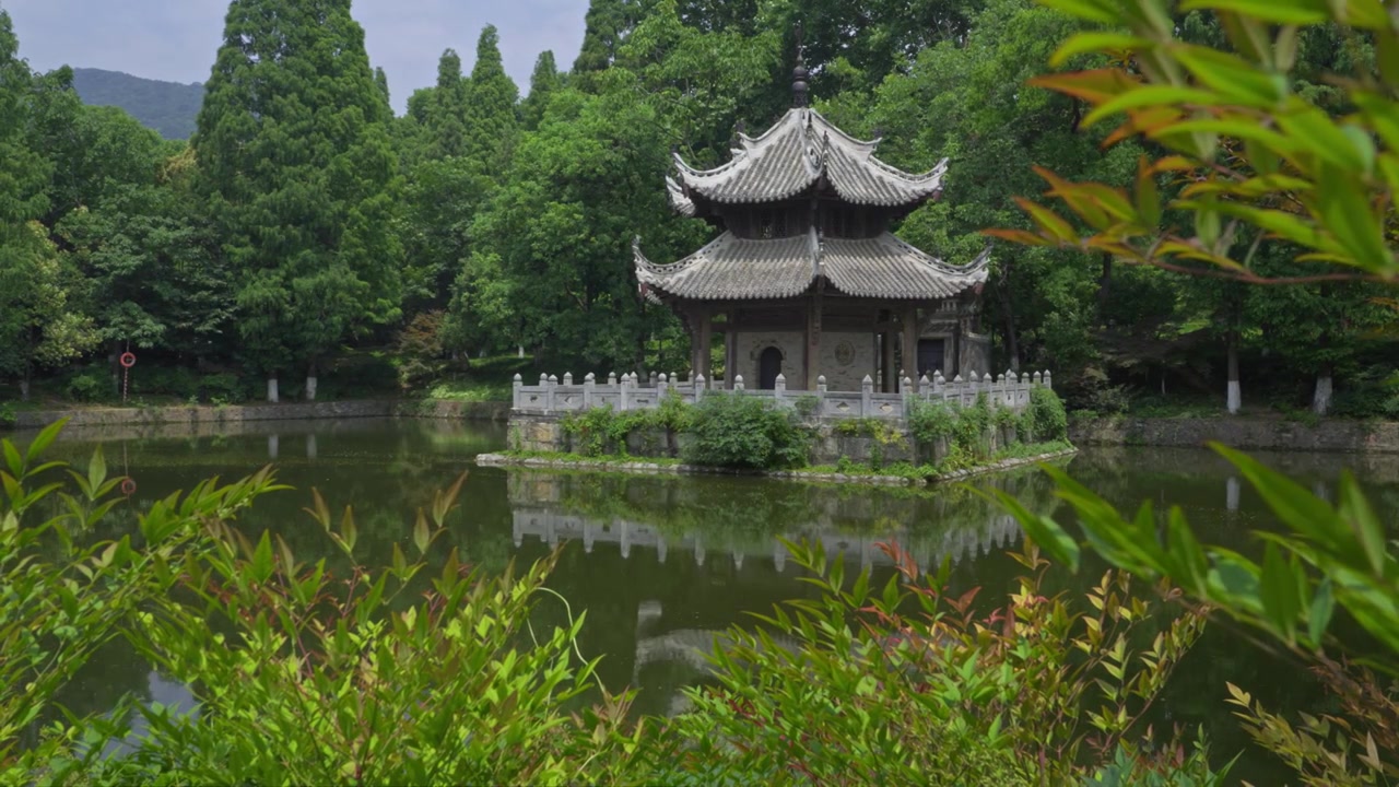 湖北襄阳习家池景区 六角亭视频素材