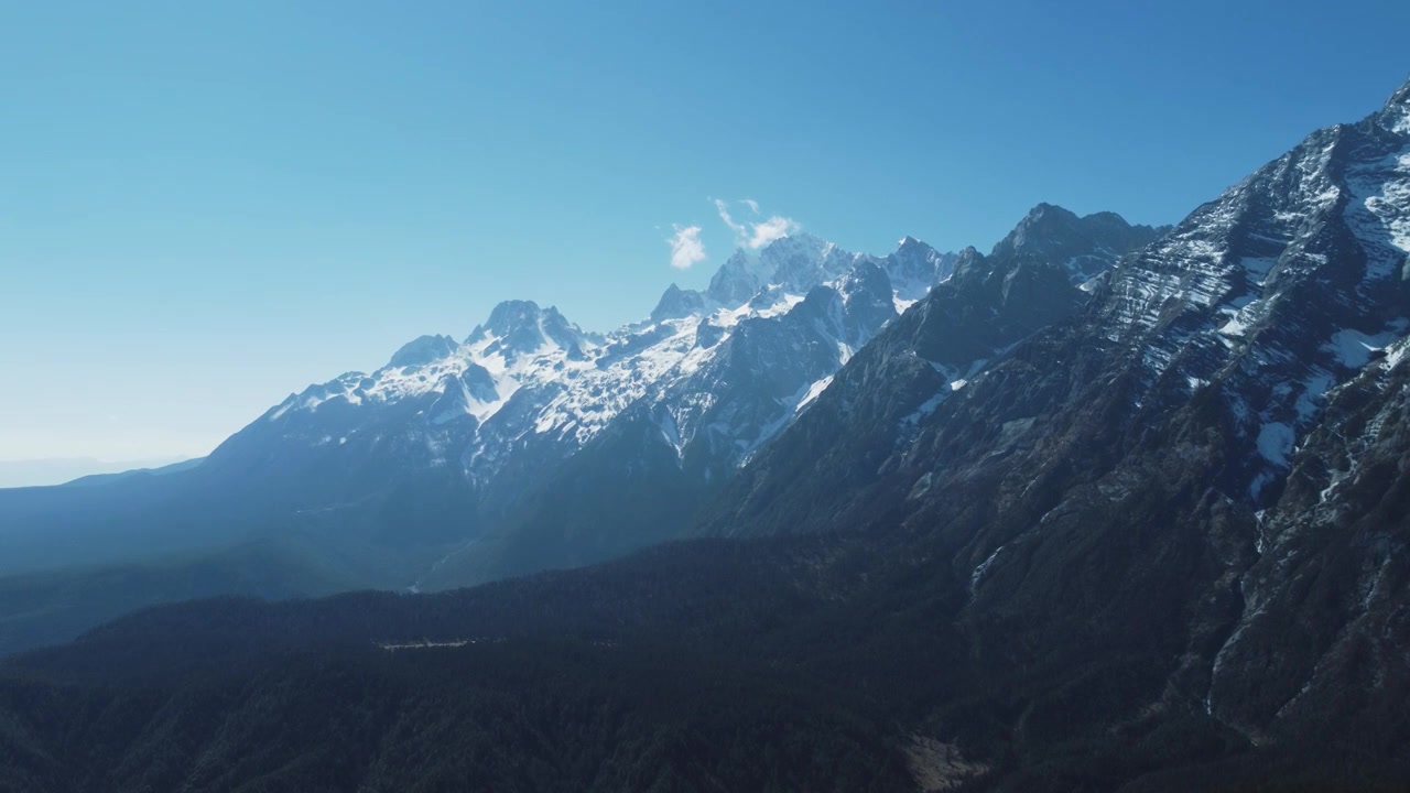 航拍云南丽江玉龙雪山牦牛坪景区视频素材