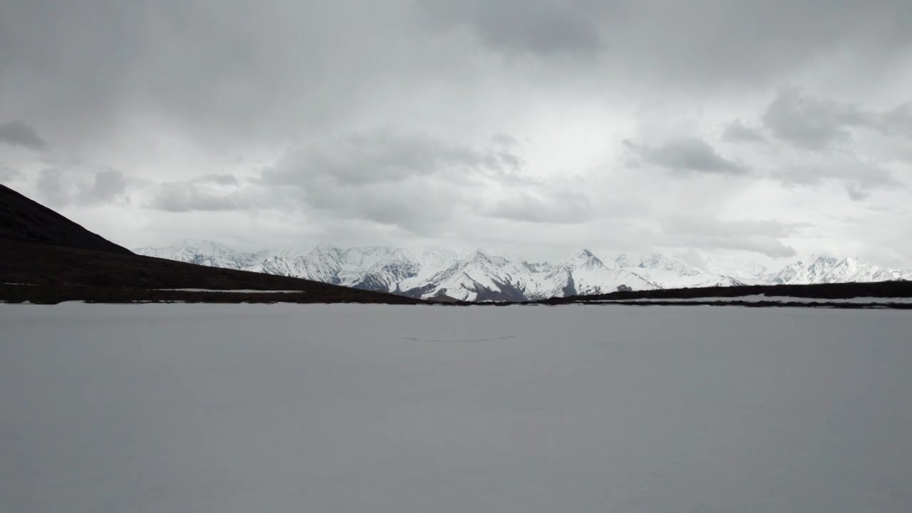 川西自驾甘孜藏族自治州-康定市-贡嘎山乡-帮木吉德村-冷嘎措雪山视频素材