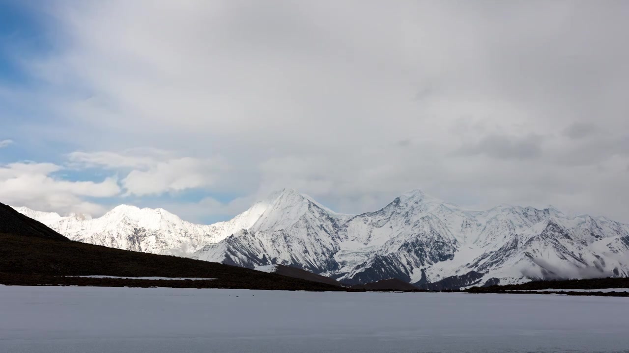 川西自驾甘孜藏族自治州-康定市-贡嘎山乡-帮木吉德村-冷嘎措雪山视频素材