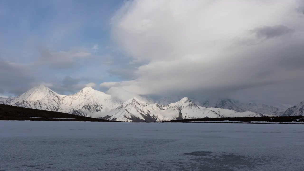 川西自驾甘孜藏族自治州-康定市-贡嘎山乡-帮木吉德村-冷嘎措雪山视频素材