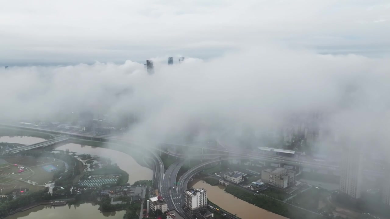 云雾中的南昌CBD城市风光航拍视频素材