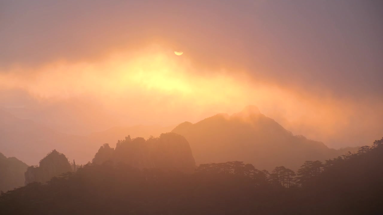 黄山日出云雾弥漫风光视频素材