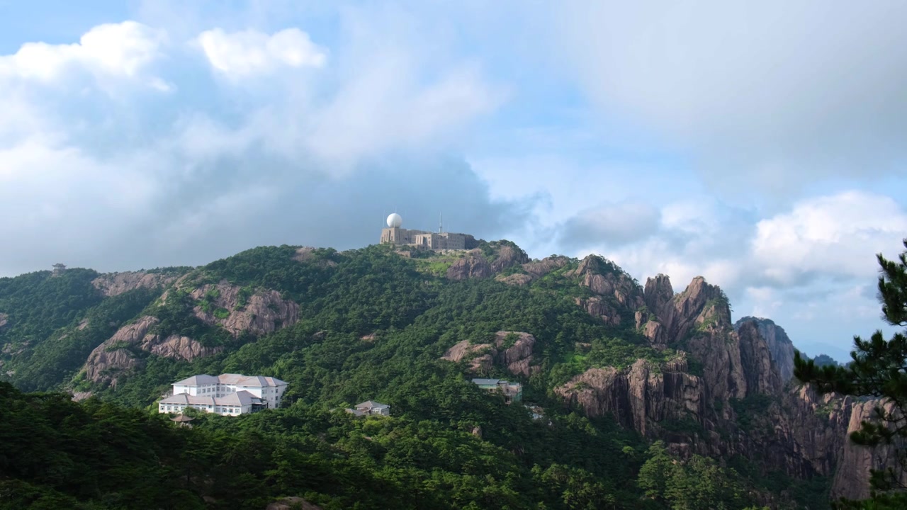 安徽黄山风景区云雾流动，尽显中国山水之美视频素材