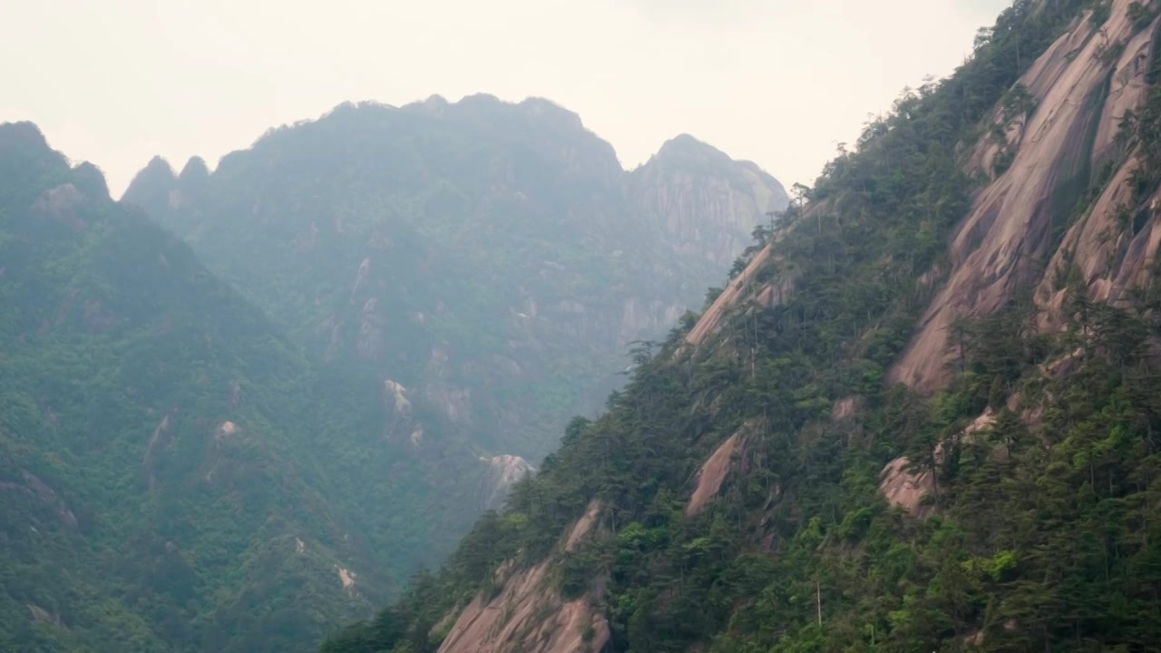 安徽黄山风景区云雾流动，尽显中国山水之美视频素材