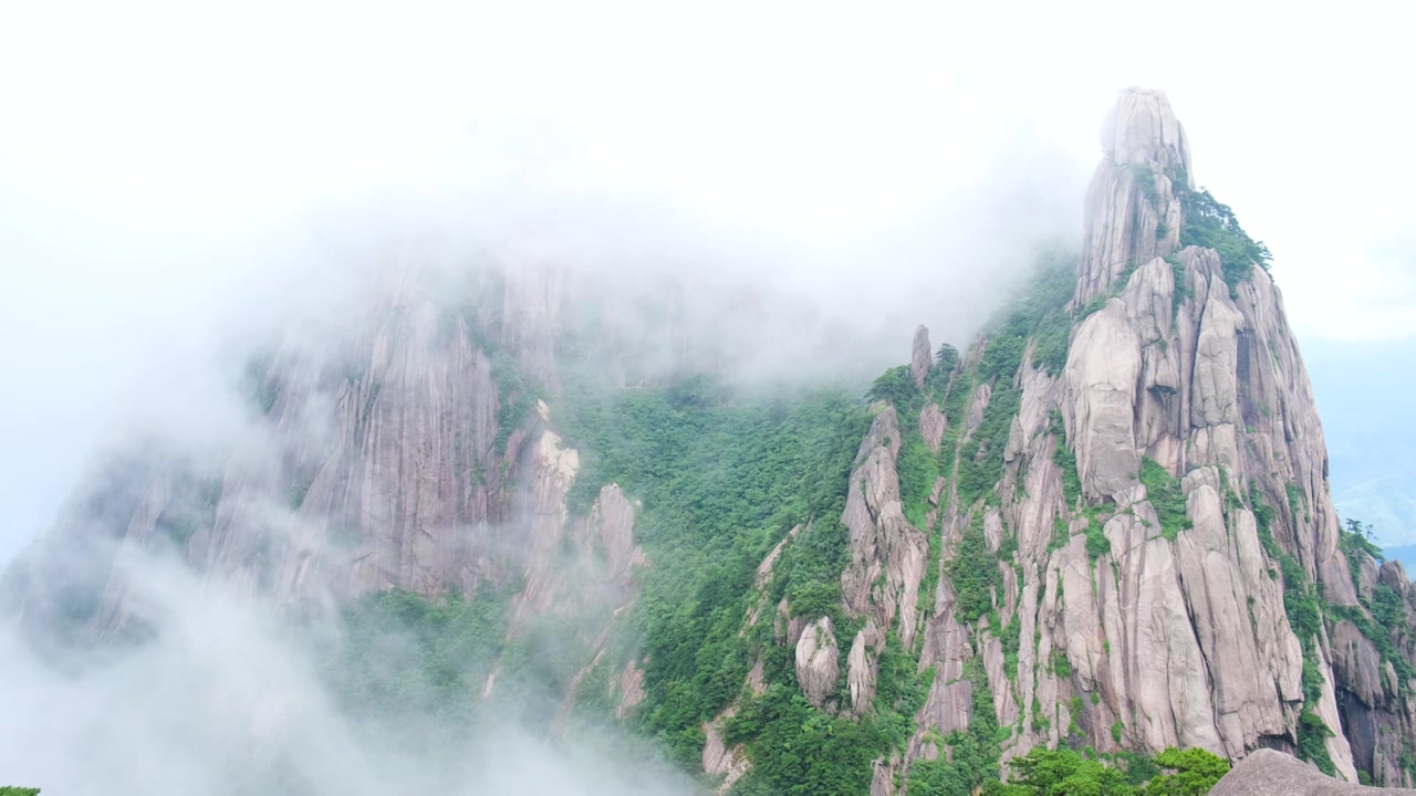 安徽黄山风景区云雾流动，尽显中国山水之美视频素材