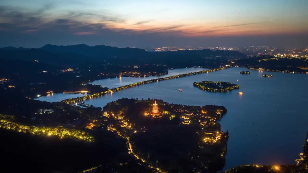 杭州西湖雷峰塔夜景环绕延时视频素材