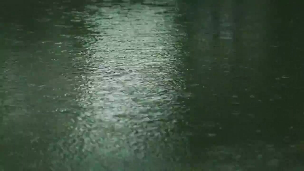 下雨雨滴小雨雨季谷雨清明雨水夏至视频素材