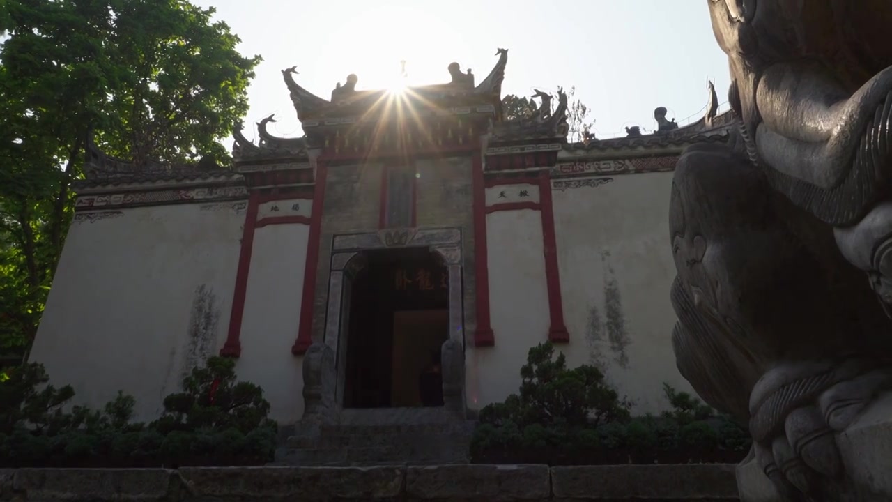 夏天，无人的湖北襄阳古隆中景区武候祠视频素材