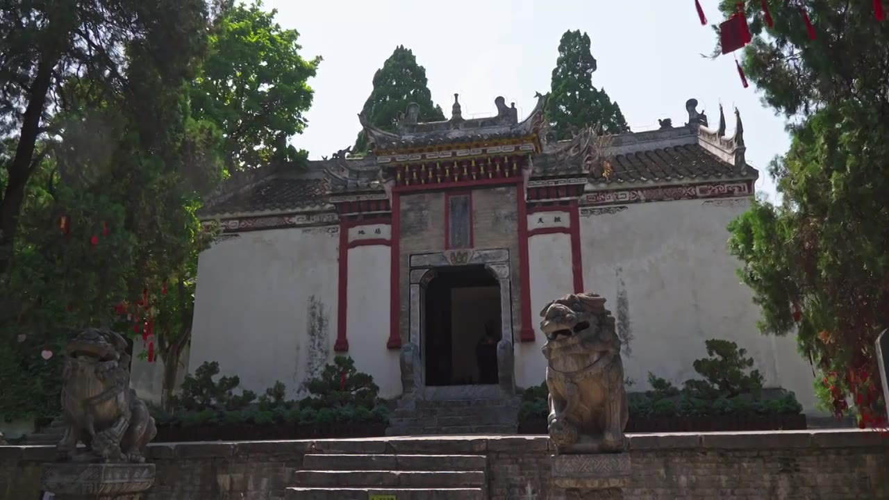 夏天，无人的湖北襄阳古隆中景区武候祠视频素材