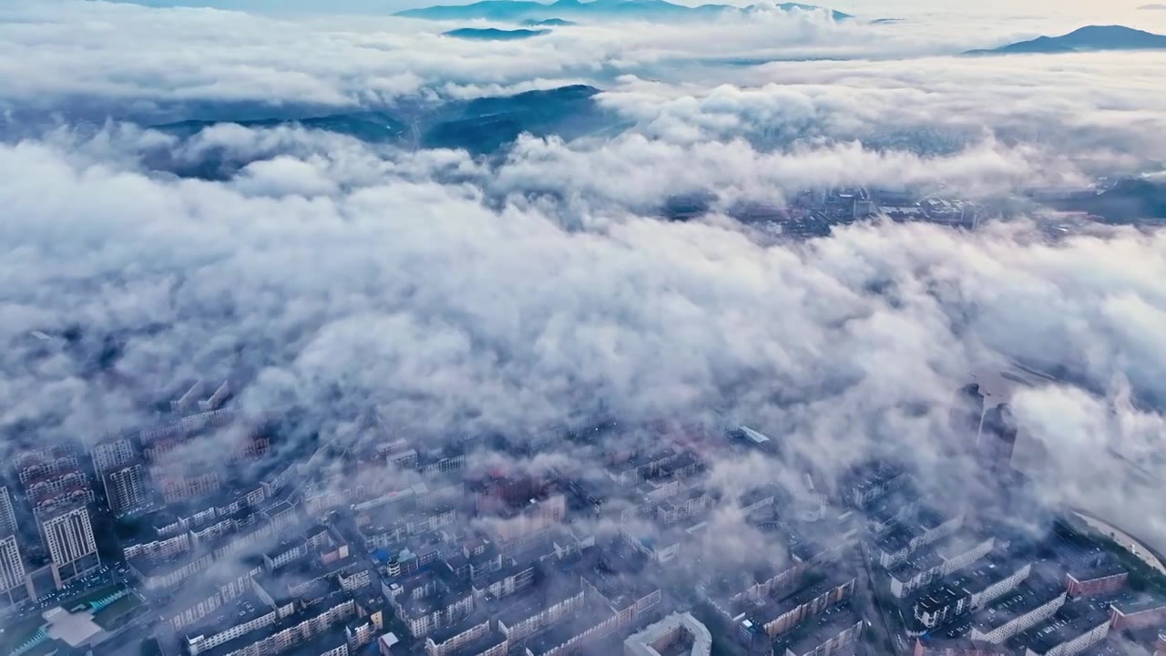 中国吉林省通化市浑江城市日出云海视频素材