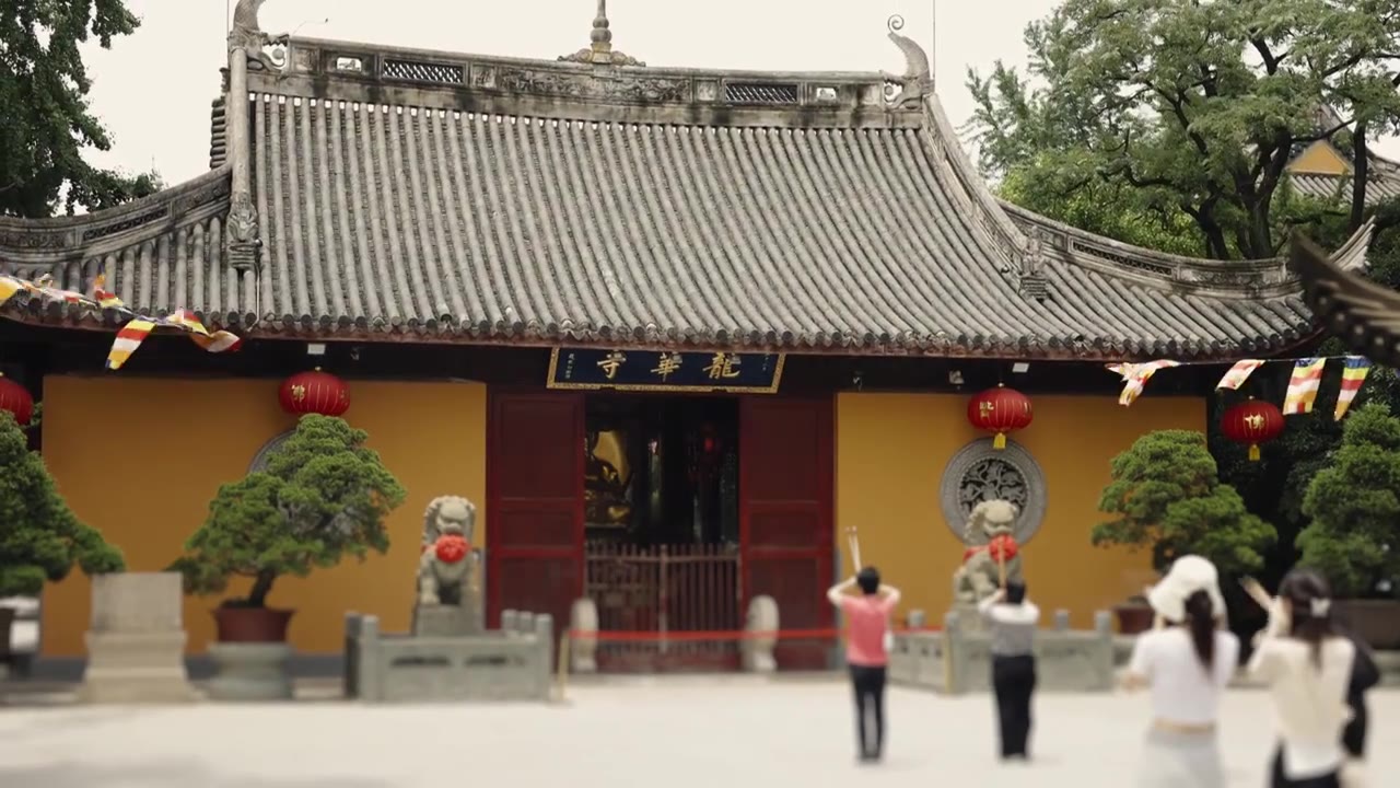 上海徐汇区龙华寺龙华塔寺庙中式建筑视频素材