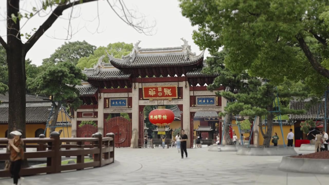 上海徐汇区龙华寺龙华塔寺庙中式建筑视频素材