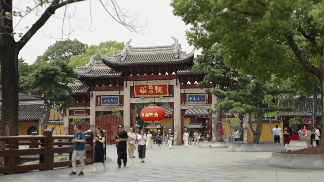 上海徐汇区龙华寺龙华塔寺庙中式建筑视频素材