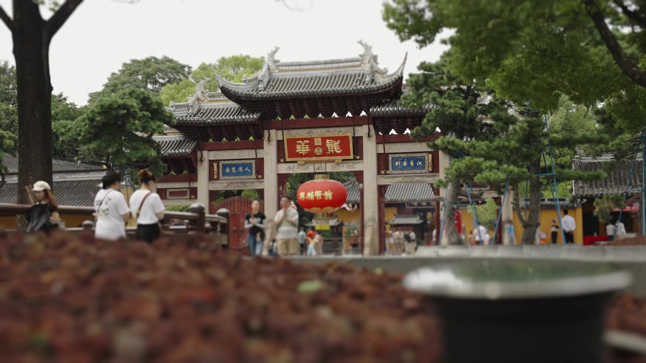 上海徐汇区龙华寺龙华塔寺庙中式建筑视频素材