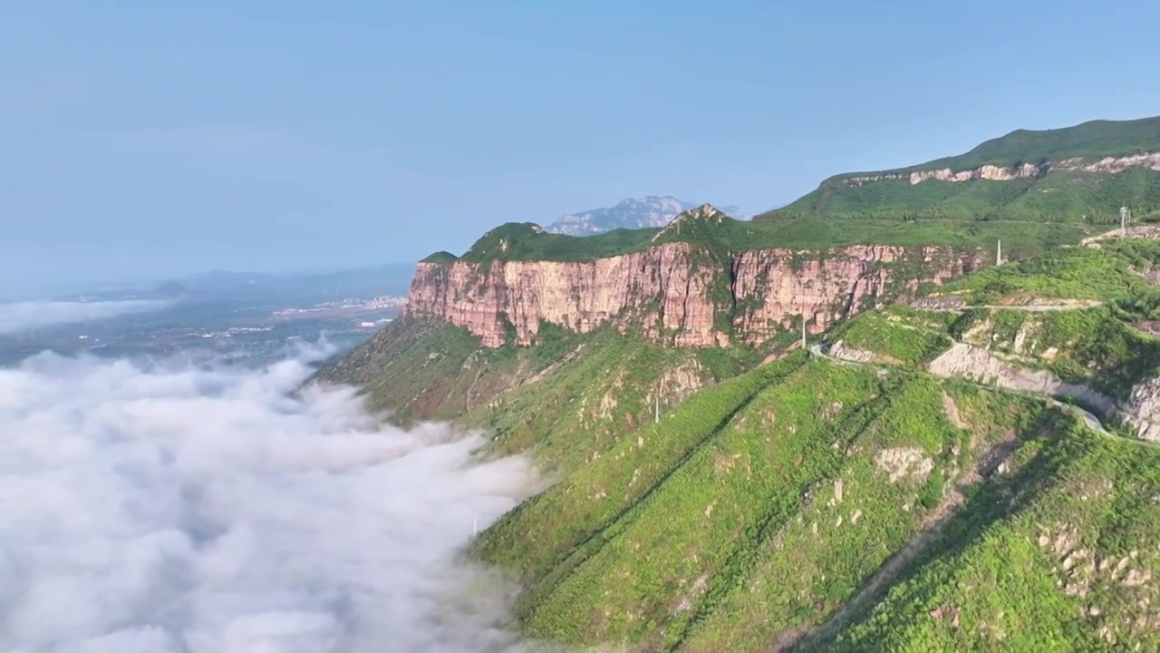 河南省辉县市薄壁镇南太行山区宝泉景区附近雨后日出云海奇观视频下载