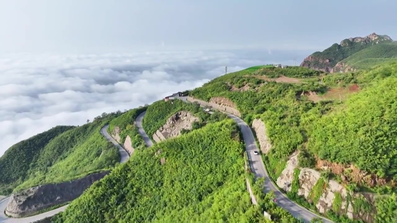 河南省辉县市薄壁镇南太行山区宝泉景区附近雨后日出云海奇观视频下载