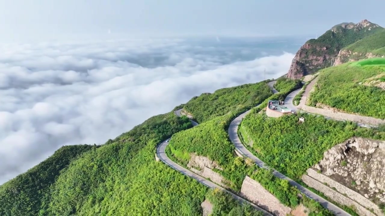 河南省辉县市薄壁镇南太行山区宝泉景区附近雨后日出云海奇观视频下载